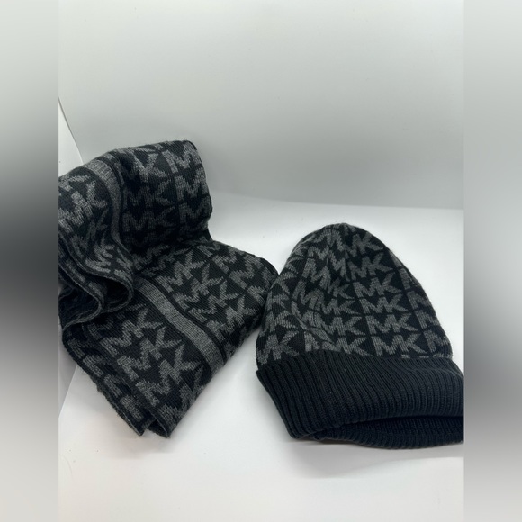 MICHAEL KORS Monogram Hat & Matching Scarf. Like new. - Picture 5 of 5